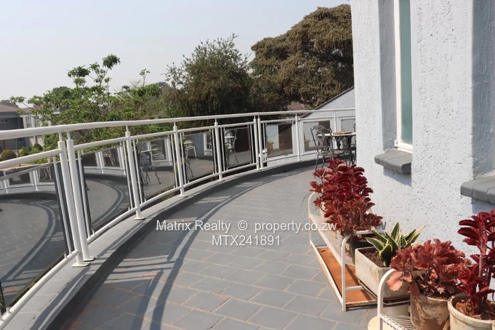 5 Bedroom Signature Residence in Helensvale