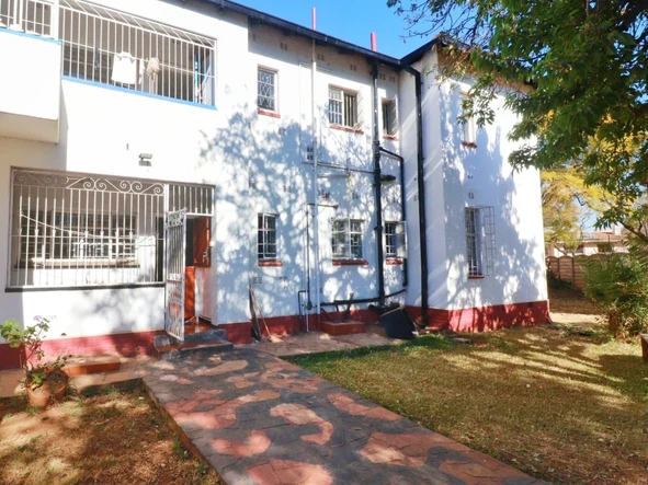 2 Bedroom Flat & Apartment