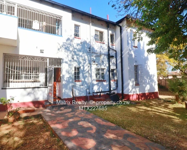 2 Bedroom Flat in Upper Avenues