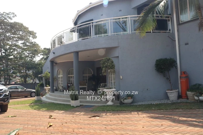 5 Bedroom Signature Residence in Helensvale