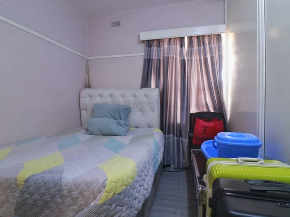 2 Bedroom Flat & Apartment