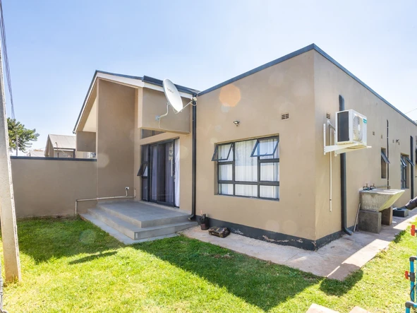 3 Bedroom Flat & Apartment